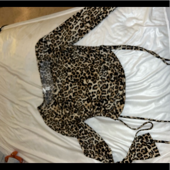 crop cheetah long sleeve top! a super fun and cute going out shirt! - Picture 1 of 2